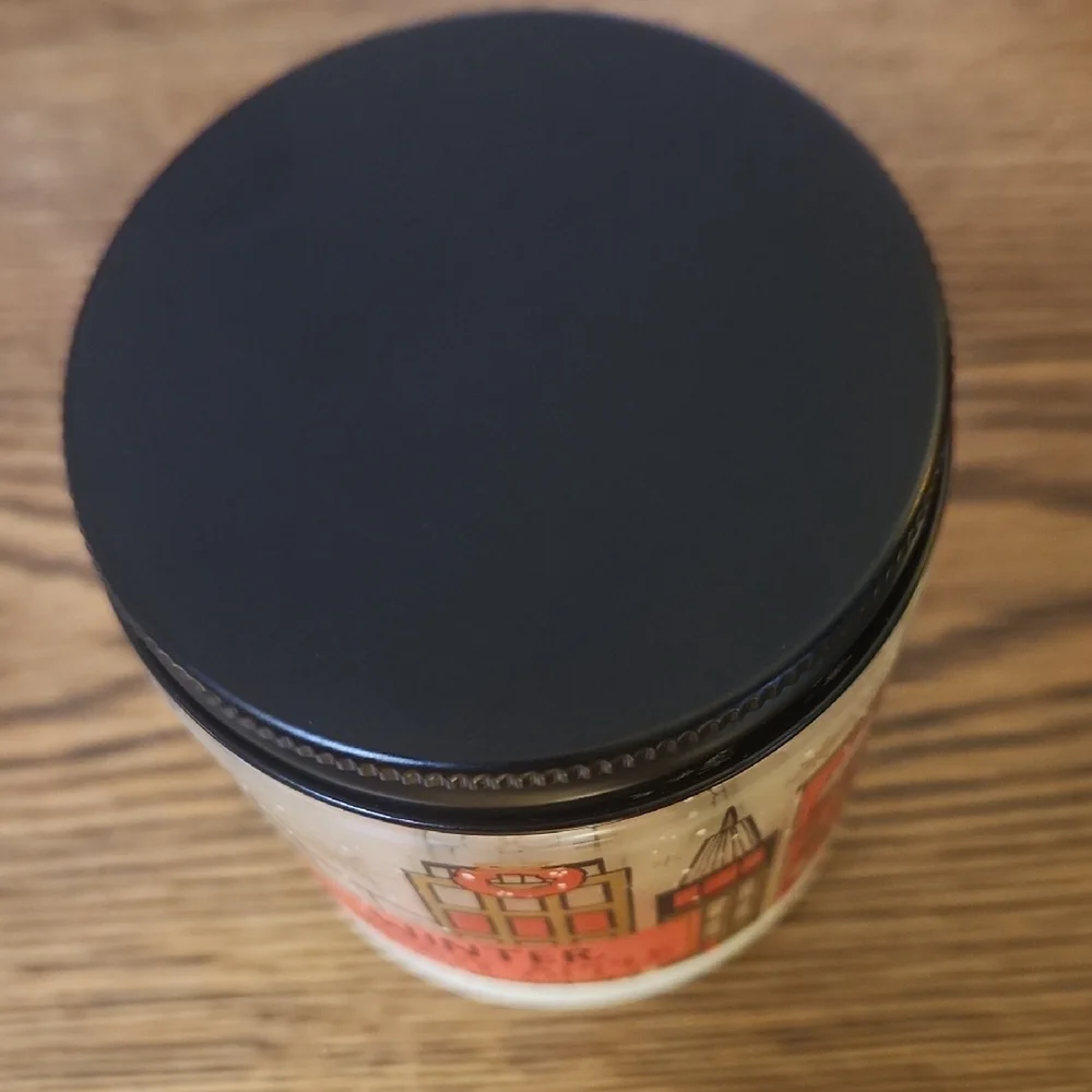 Bath & Body Works Winter Candy Apple Candle - Festive Red and Cream